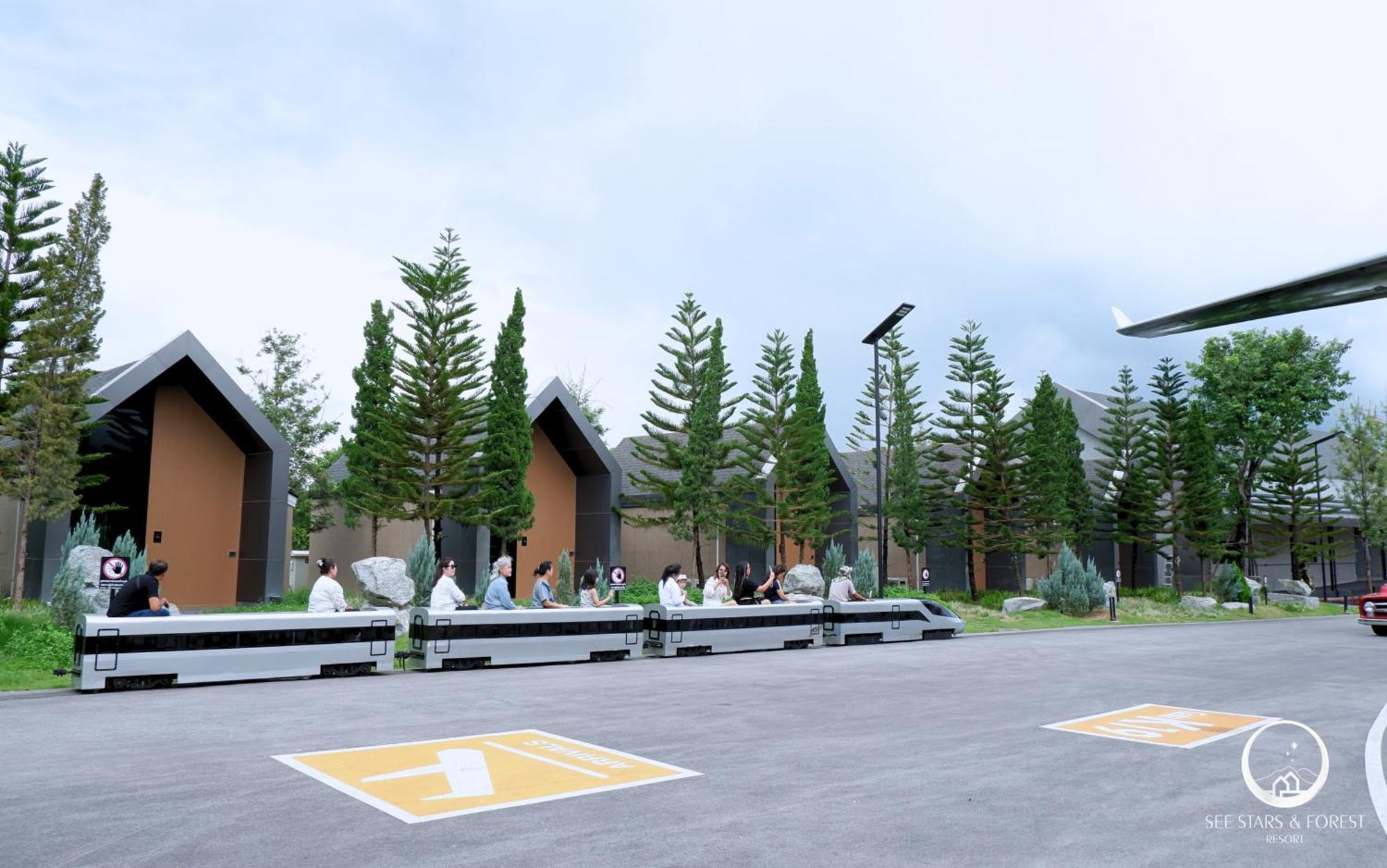 See Stars & Forest Resort Amphoe Sawang Daen Din Ngoại thất bức ảnh